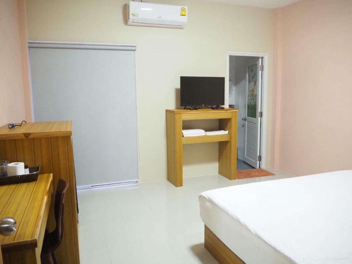 Good Room Uttaradit Exterior photo